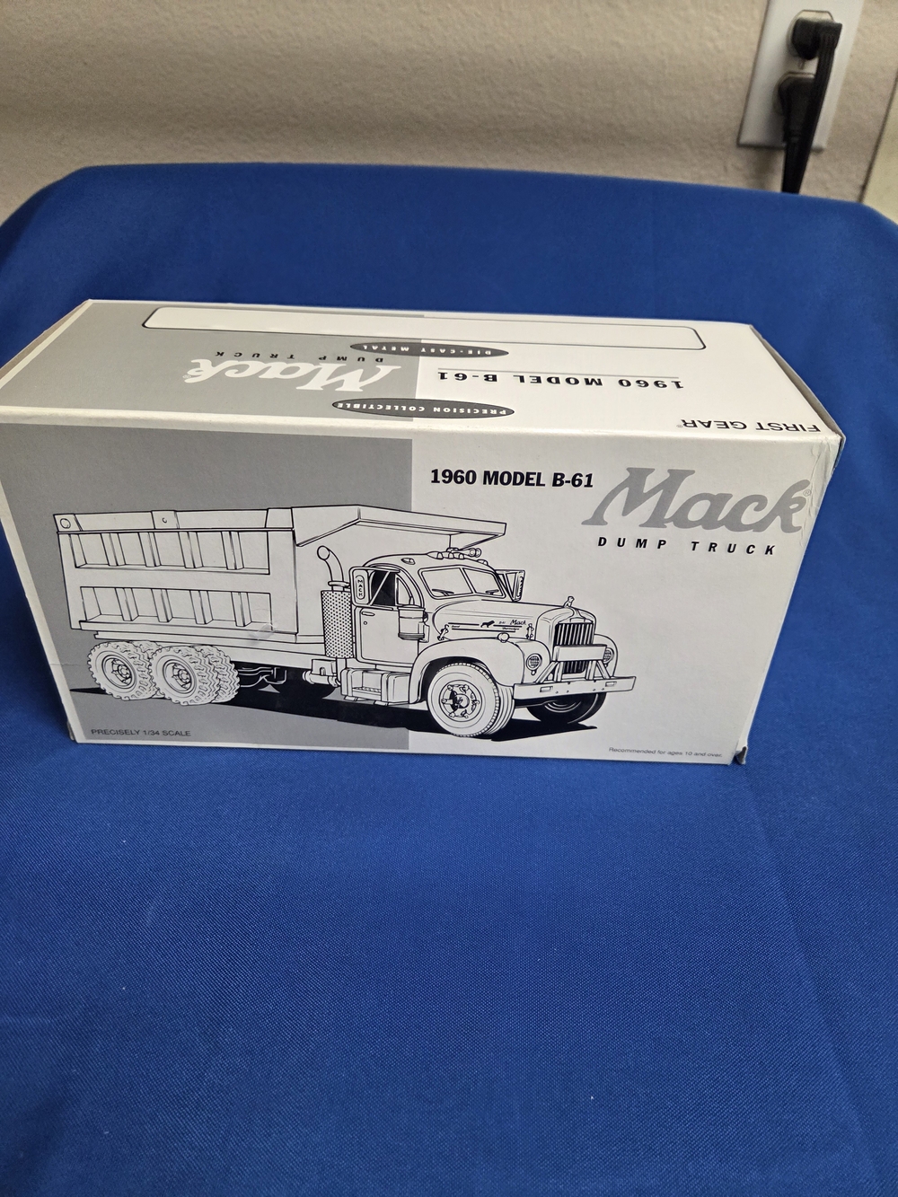 Vintage FIRST GEAR 1960 Model B-61 Mack Dump Truck 1:34 Allied Aggregate